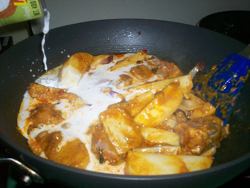 Chicken with curry and coconut