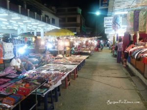 Mercadillo Nocturno en Chiang Rai. Tailandia